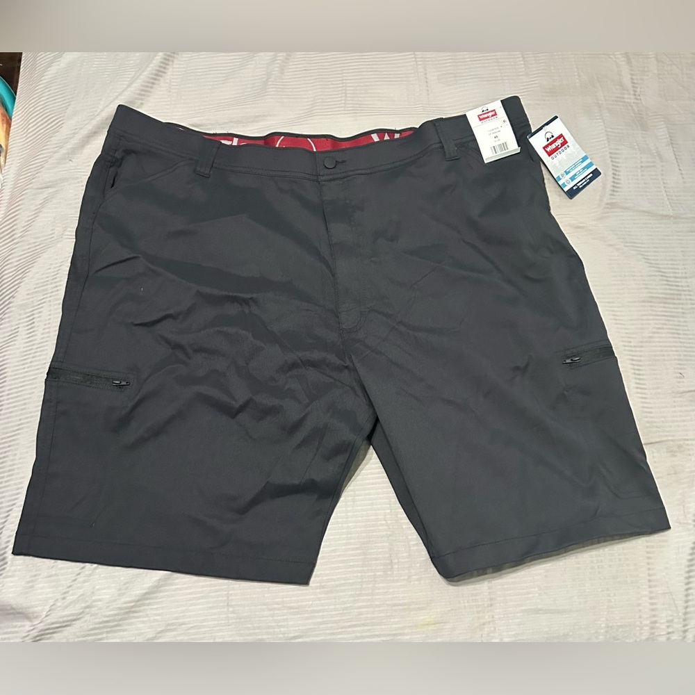 Wrangler Men's charcoal Outdoor Performance Zip Cargo Shorts size 48